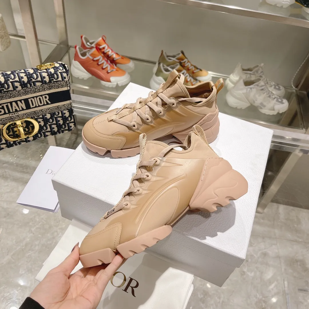 👟👟Ex-factory price 460👟👟 Dior sports dad shoes, your ideal high-end quality customization, a new product created by Crusie “J’ADI*R” at the first major show of Paris Fashion Week‼ ️Molded from the original board, all details are welcome to be appraised and compared 🔥 Upper: Original imported customized Lycra surface with soft silk cowhide Inner: soft, comfortable and breathable Foot pads: cowhide injection molded feet, original molded color matching Logo webbing Original molded 3D film combination Original molded anti-slip combination outsole! Original packaging consistent! Number of yards: 35-41 yards (custom-made sizes 41 are non-refundable)
